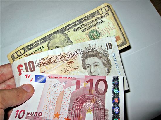 Currency Exchange © Images Money (CC BY 2.0) https://www.flickr.com/photos/59937401@N07/5857220614/ Currency Exchange