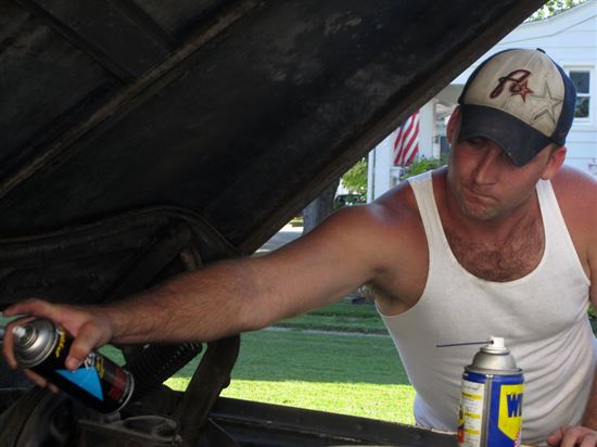 A Little Car Work © Tony Alter (CC BY 2.0) https://www.flickr.com/photos/78428166@N00/6054731200/ A Little Car Work