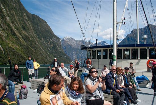 Happy Lot of Travelers © Jocelyn Kinghorn (CC BY-SA 2.0) https://www.flickr.com/photos/joceykinghorn/11231023765/ Happy Lot of Travelers