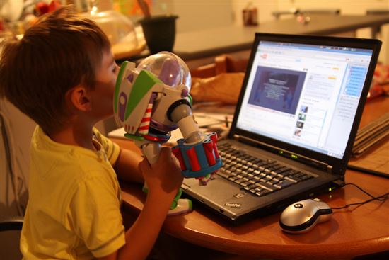 Buzz Lightyear and Maxim © Leonid Mamchenkov (CC BY 2.0) https://www.flickr.com/photos/mamchenkov/6936609545/ Buzz Lightyear and Maxim