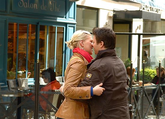 The Kiss's Beginning © pedrosimoes7 (CC BY 2.0) https://www.flickr.com/photos/pedrosimoes7/2380684778/ The Kiss's Beginning