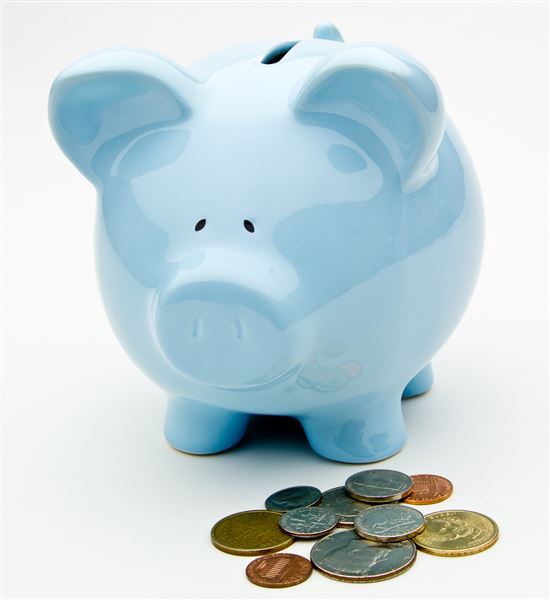 Blue Piggy Bank With Coins - Retirement © Ken Teegardin (CC BY-SA 2.0) https://www.flickr.com/photos/teegardin/6094310934/ Blue Piggy Bank With Coins - Retirement