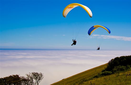 Two Hang gliders over beachy head sussex england showing a sea mist © Steve Slater (CC BY 2.0) https://www.flickr.com/photos/wildlife_encounters/9561628659/ Two Hang gliders over beachy head sussex england showing a sea mist