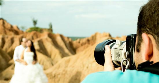 Study: Average Cost of a Wedding Photographer