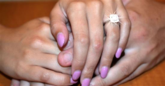 Most Flattering Engagement Rings For Every Hand An Engagement Ring Not Only Needs To Fit Her Style But It Also Look Good On Hand Read For Tips Choosing A Flattering Every